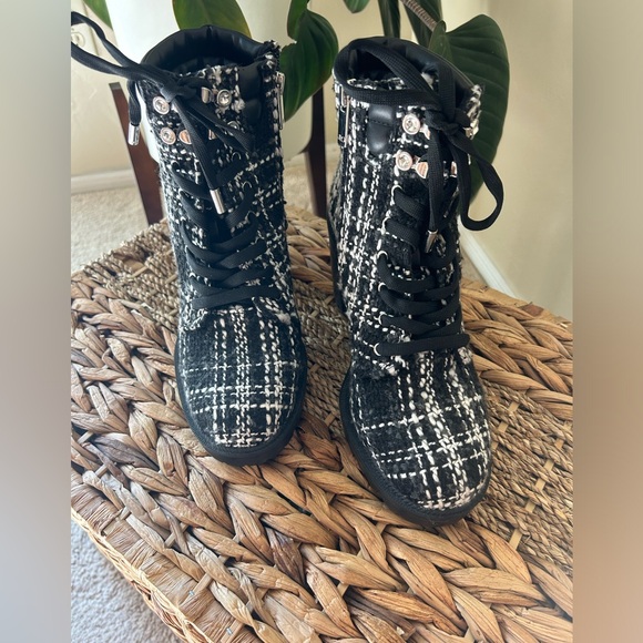 MARKDOWN on Jennifer Lopez NWOT Size 8 Plaid Platform Boots - Picture 2 of 8